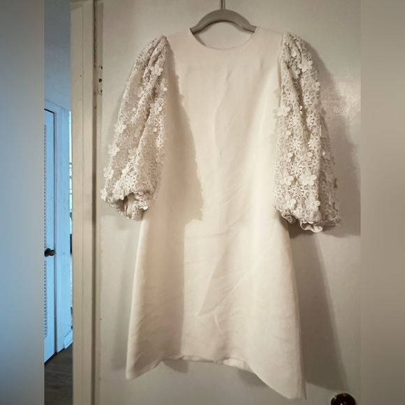 andrew gn Dresses & Skirts - ANDREW GN Elegant White Lace Sleeve Mini Dress
